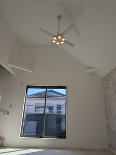 シンプルモダンな建物が完成しました！